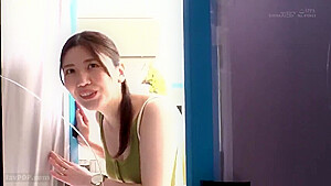 250303丈の長い服を着る奥さん可愛いe1