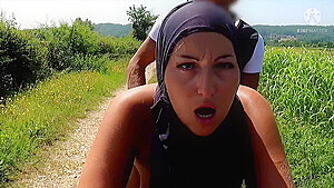 Cette Beurette Se Fait Baiser En Salope Au Bord De Route