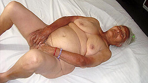 Hellogranny Withered Old Grandmother Lounging On The Bed