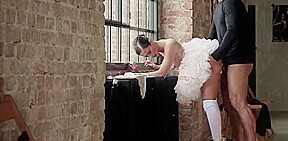 La ballerine baisée par son agent