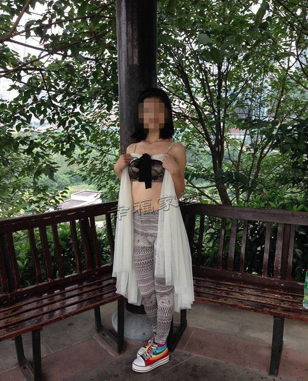 清纯可爱小小娇妻mouse在家里脱换彩丝