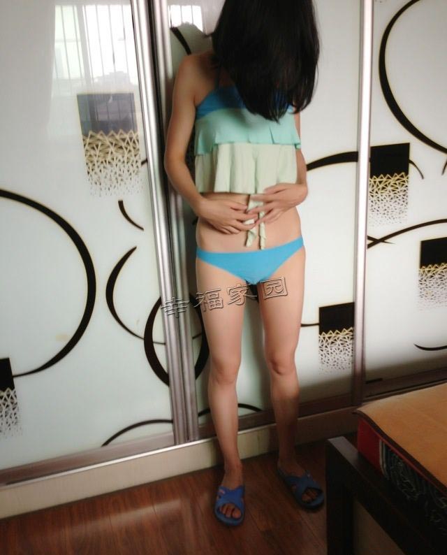 清纯可爱小小娇妻mouse在家里脱换彩丝