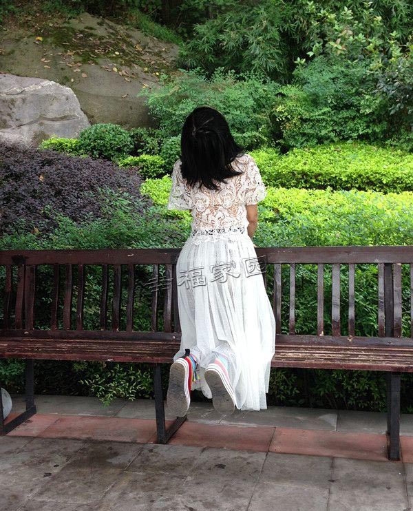 清纯可爱小小娇妻mouse在家里脱换彩丝