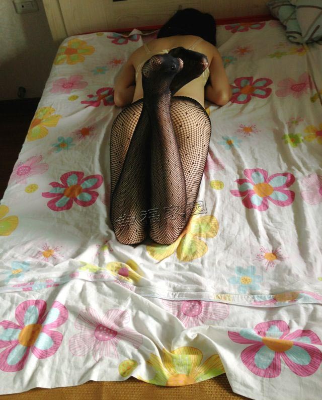 清纯可爱小小娇妻mouse在家里脱换彩丝