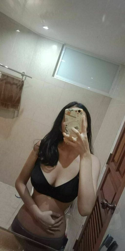 Hot Asian Girl Selfies