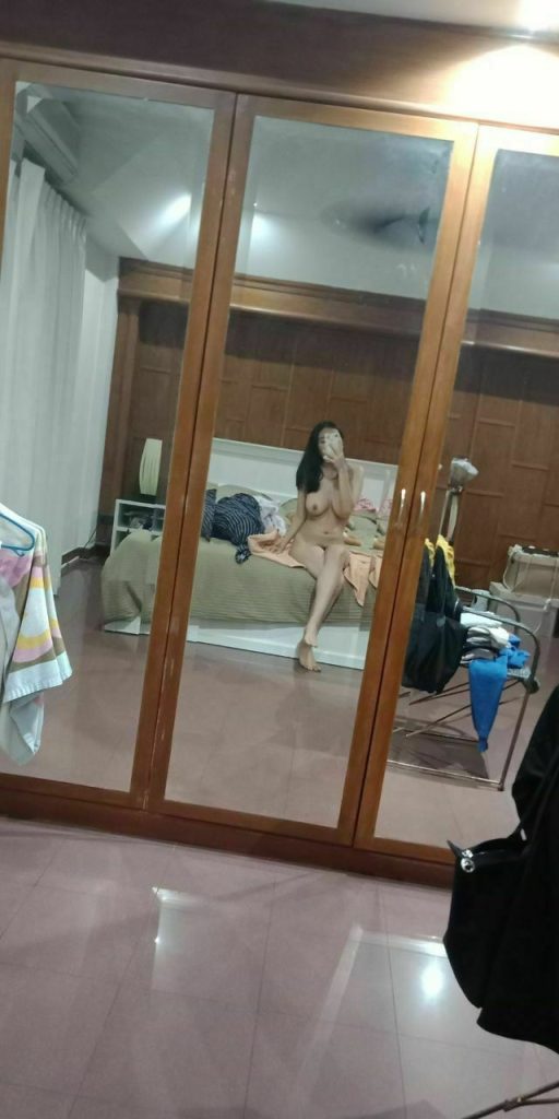 Hot Asian Girl Selfies